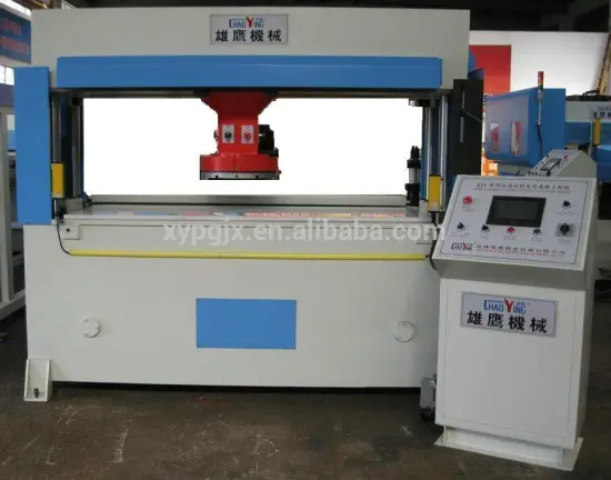 Automatic feeding CNC traveling head clicker press