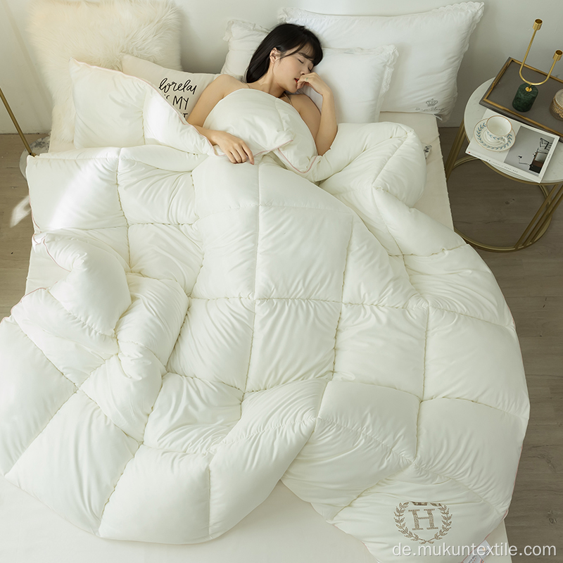 Alternativ gefüllte Bettdecke mit einfarbiger Daunenfüllung