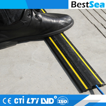 3 channel cable bend protection/cable protector
