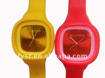 2013 ODM popular silicone jelly watch for young people