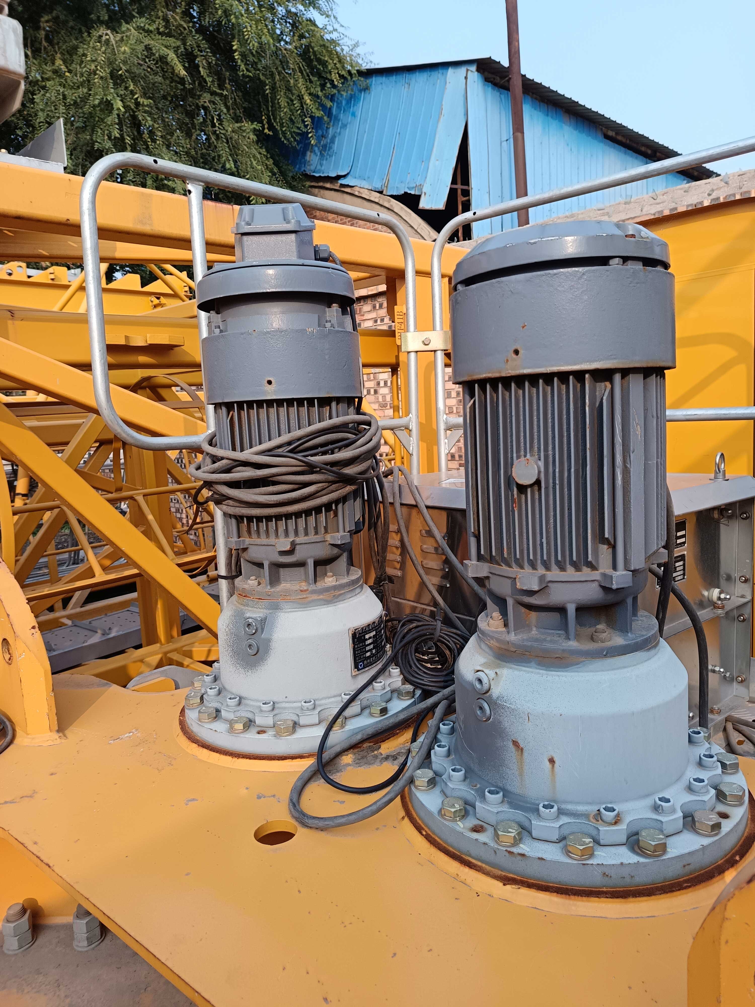 xcmg-used-tower-crane-angled-photo xcmg-used-tower-crane-angled-photo