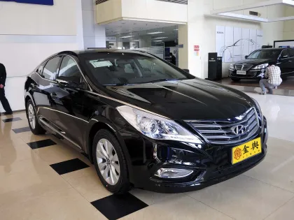 Classic flagship sedan Hyundai Azera 2011