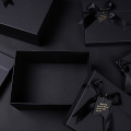 Schwarze Geschenkverpackung für Parfüm