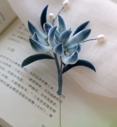 Empty valley orchid non-legacy velvet brooch