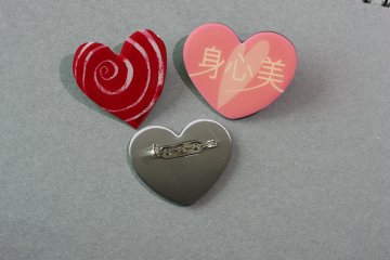 Heart Shape Offset Printed Badge (GZHY-YS-043)