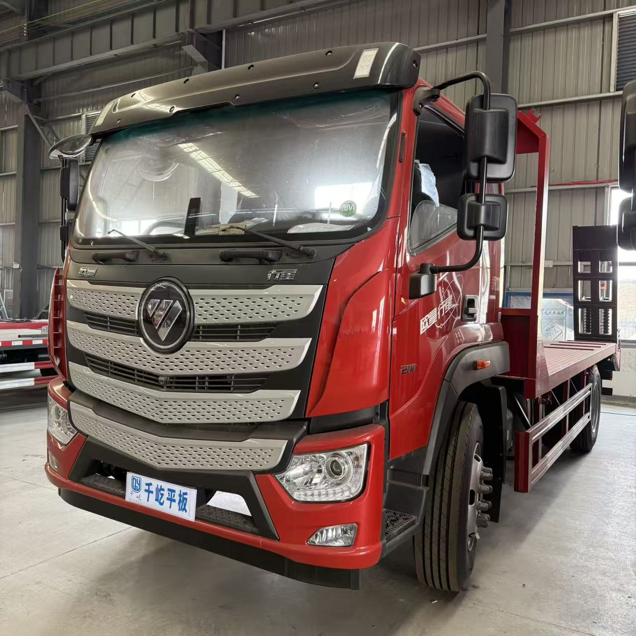 Durable Flatbed Wrecker Vehicle for Emergency Services