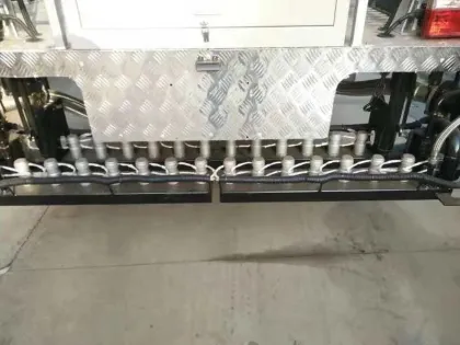 HOWO 4m3 small asphalt distributor truck,4 ton asphalt emulsion spray truck for sale