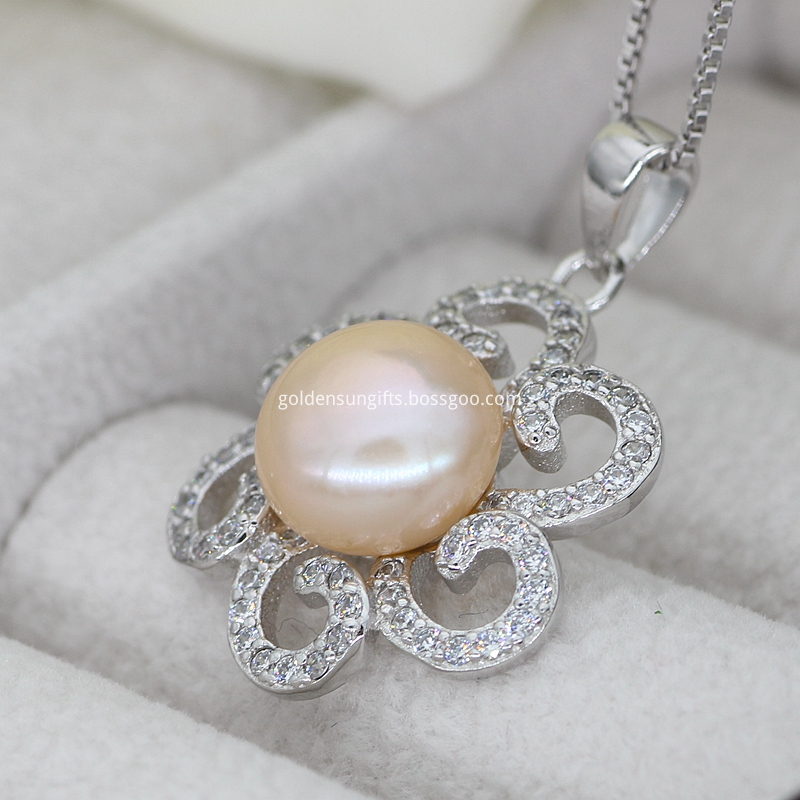 Pink Pearl Pendant Necklace