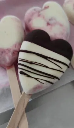 Vertical Gelato and Ice Cream Machine for Fresh Fruits