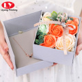 Exquisita caja de flores de rosas dobles de dos pisos