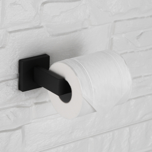 Toilettenpapierhalter an der Wand