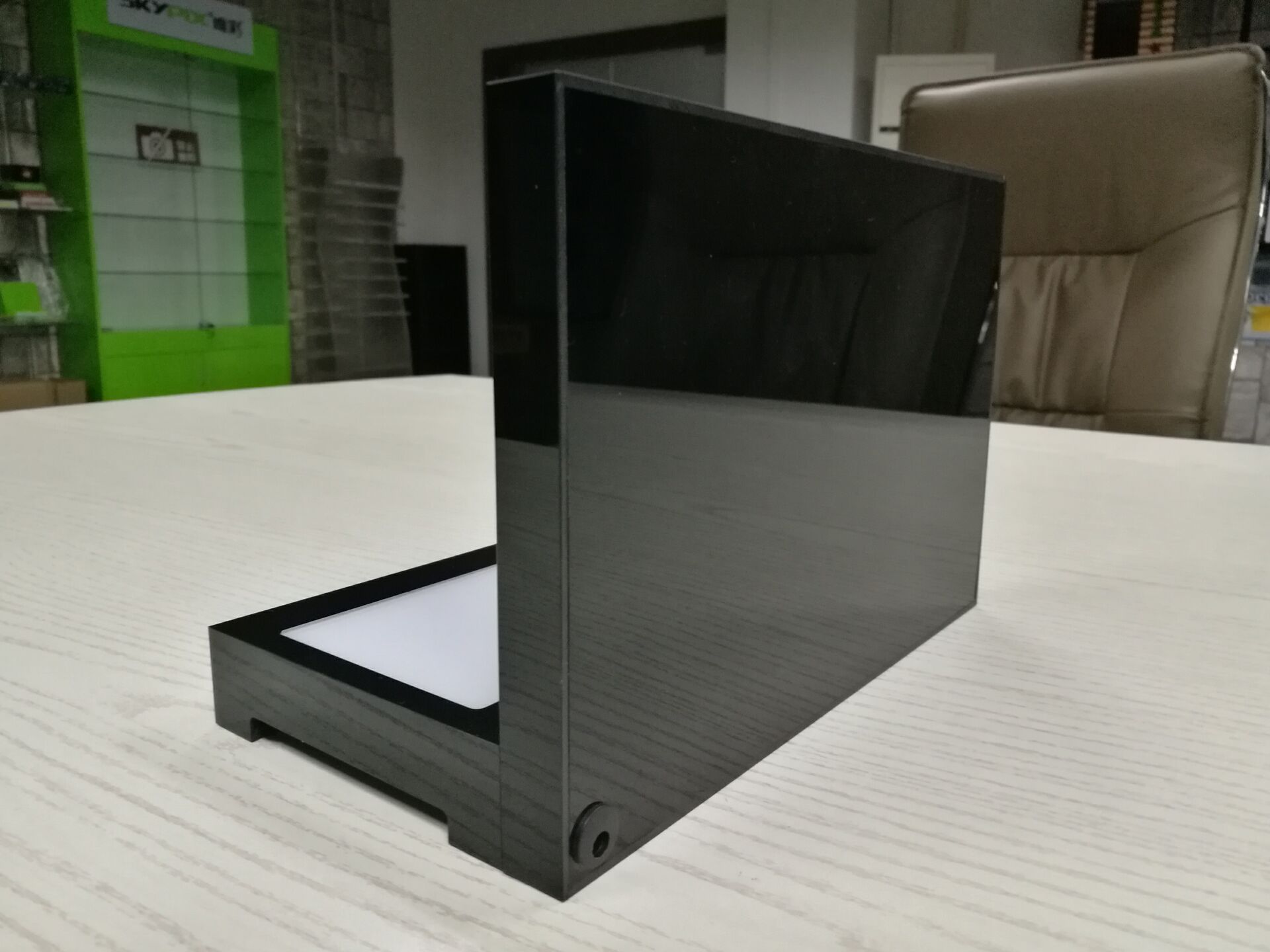 Cosmetics light stand
