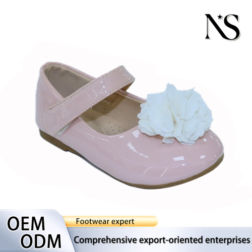 Delicados zapatos merceditas rosas para niñas