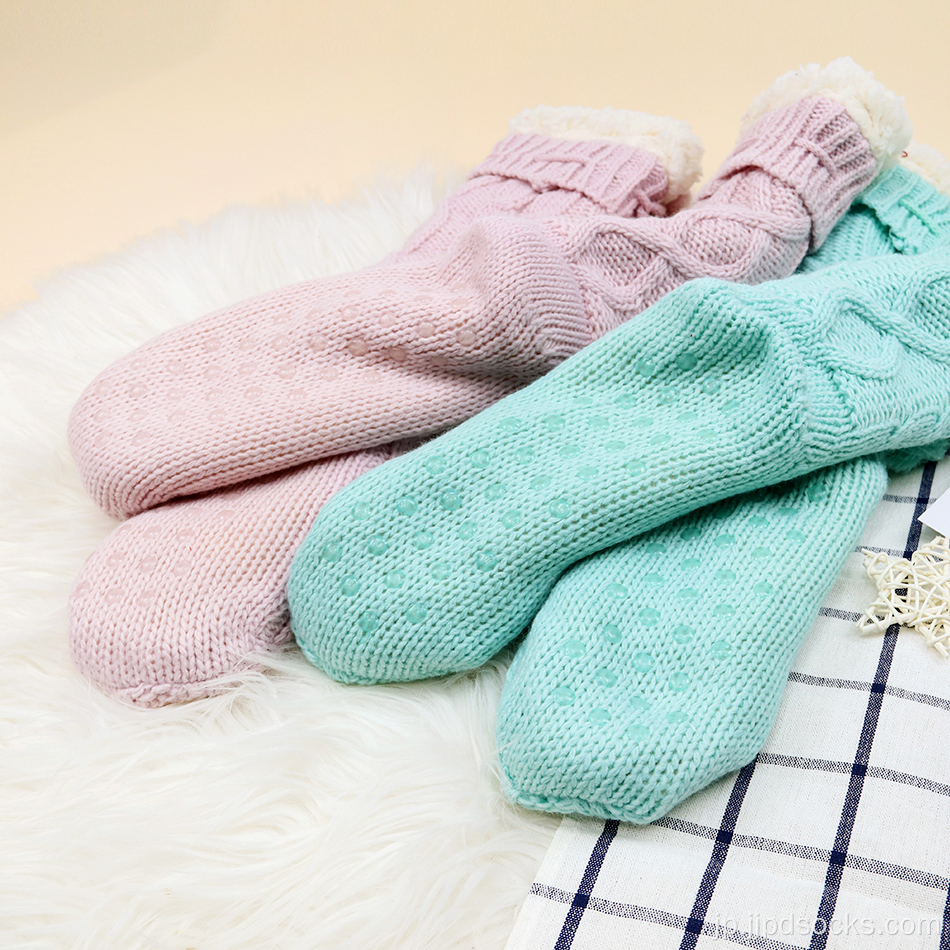 暖かく滑り止めのSherpa Socks