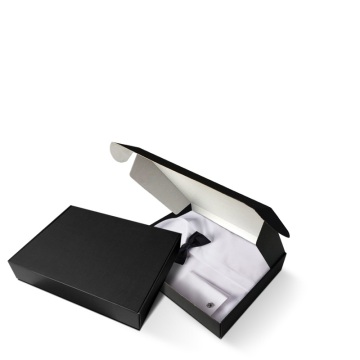 Versandkarton aus schwarzem Wellpappe