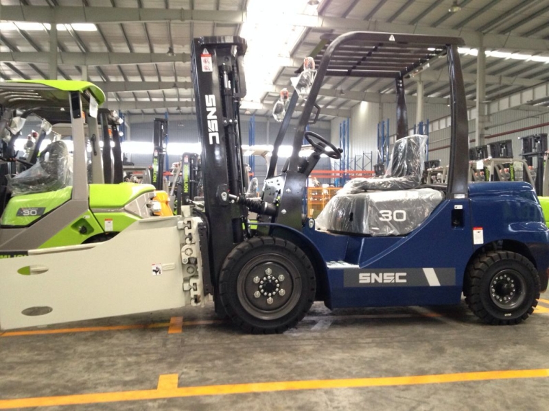 Forklift With Bale Clamp