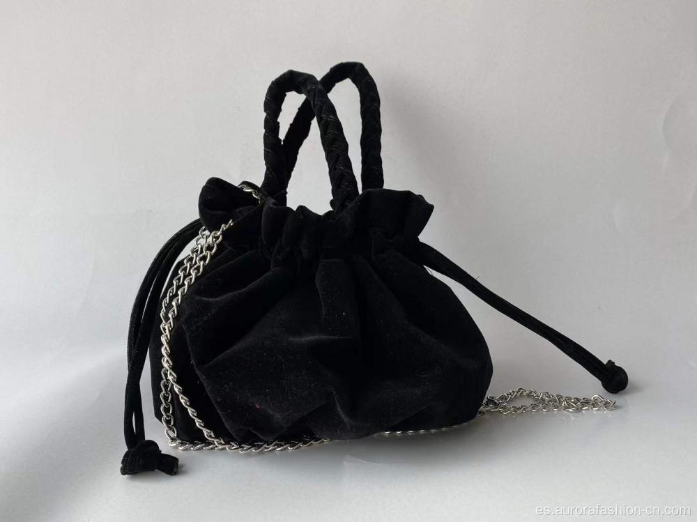 Bolso en forma de cubo negro