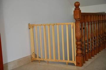 Wooden safety gate safety Baby safety gate wooden indoor gate pet safety gate