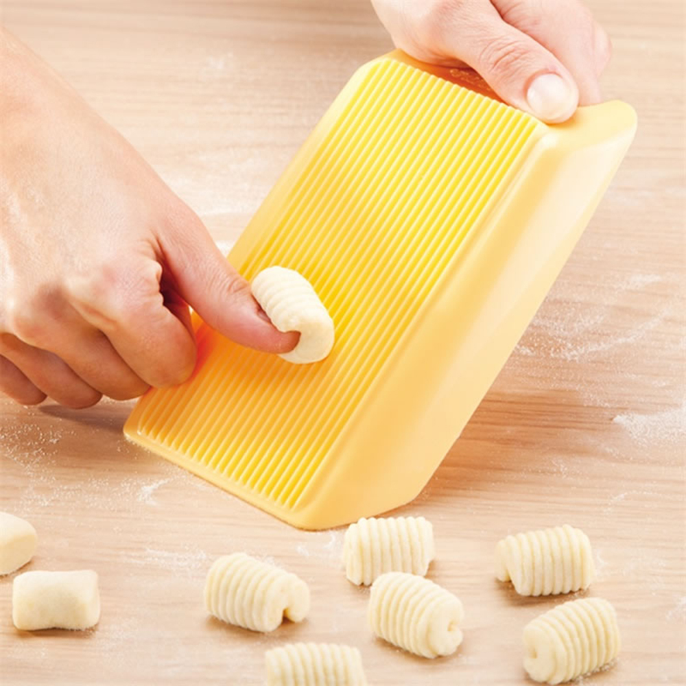 Plastic Pasta Macaroni Board Spaghetti Macaroni Pasta Gnocchi Maker Rolling Pin Baby Food Supplement Molds Kitchen Tool