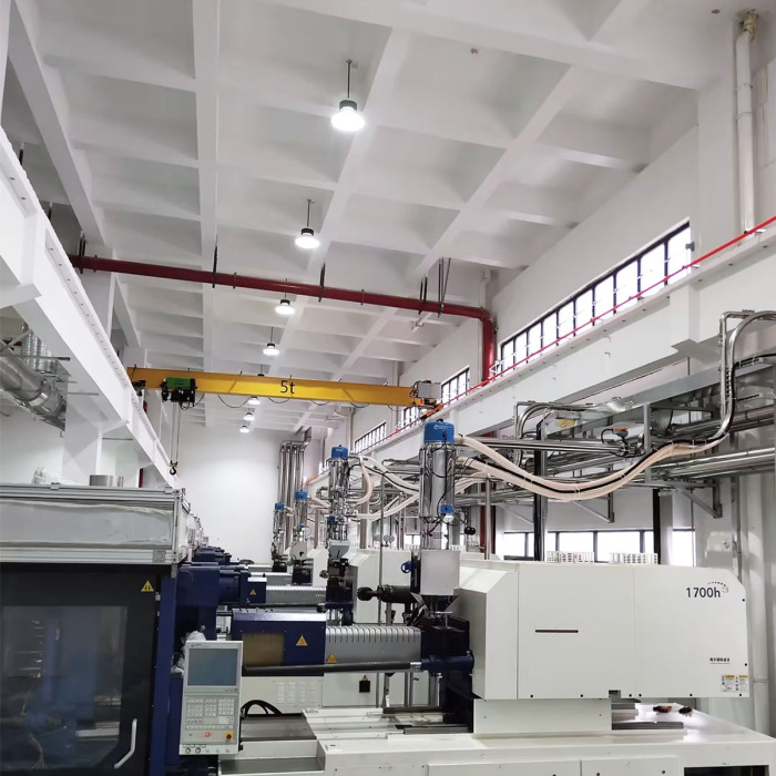 Sistem pemberian makan material plastik efisiensi tinggi otomatis