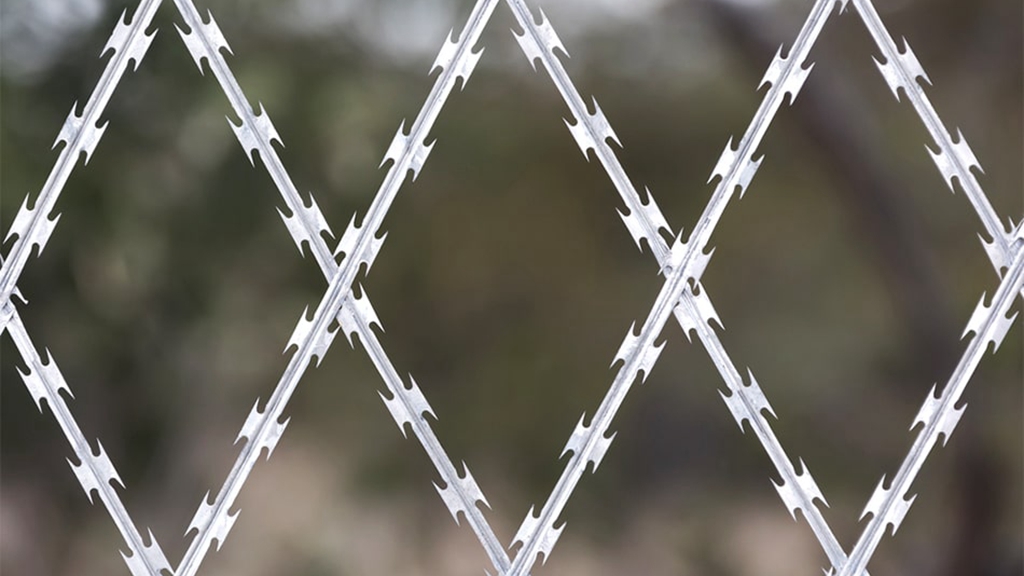 razor wire mesh fence