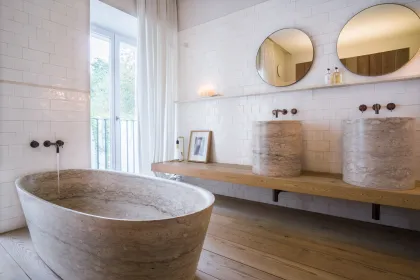 Luxury Natural Marble Stone Free Standing Bathtub with Backlit Onyx