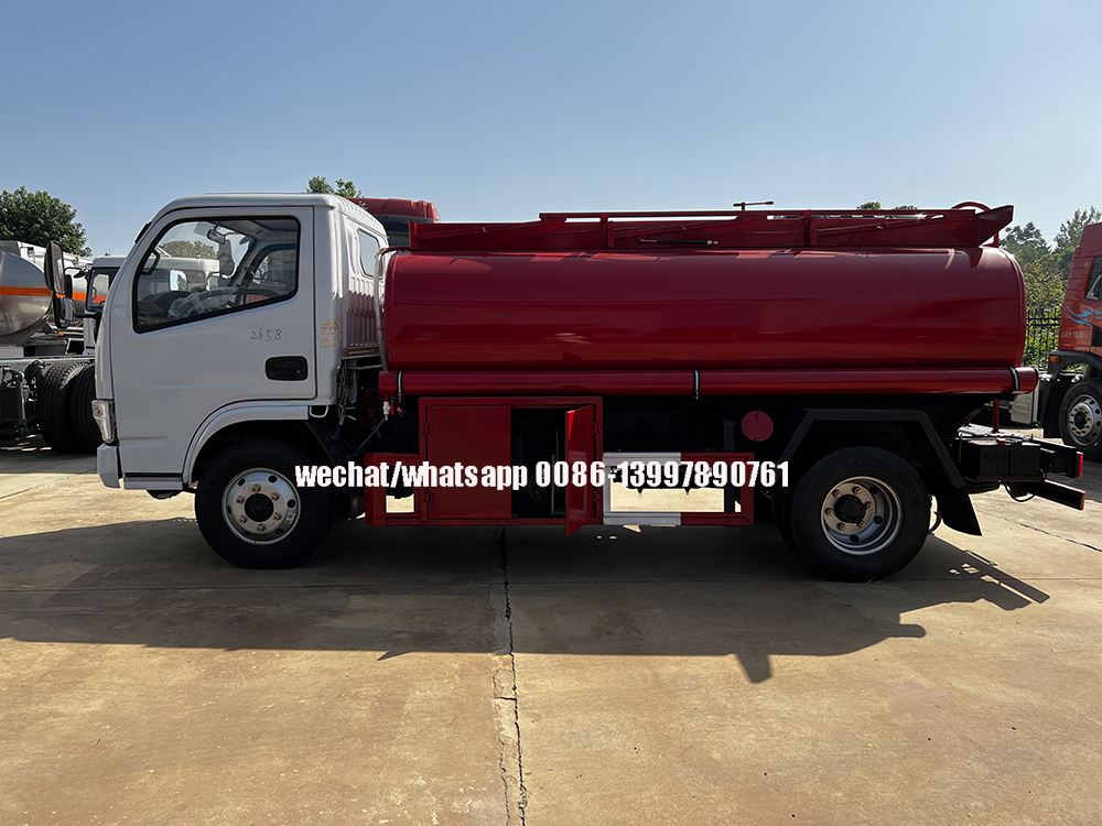 Dongfeng 4x2 5000 لتر شاحنة نقل النفط