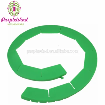 BPA FREE Silicone Adjustable Fluted Pie Crust Shield