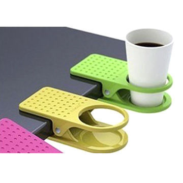 Cup holder, made of ABS, measures 16x7.5x6.5cm