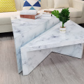 Tavolino in vetro bianco triangolo di texture in marmo