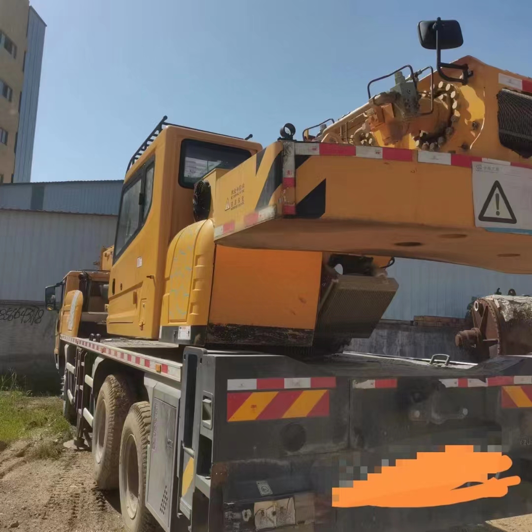 XCT16 Truck Crane
