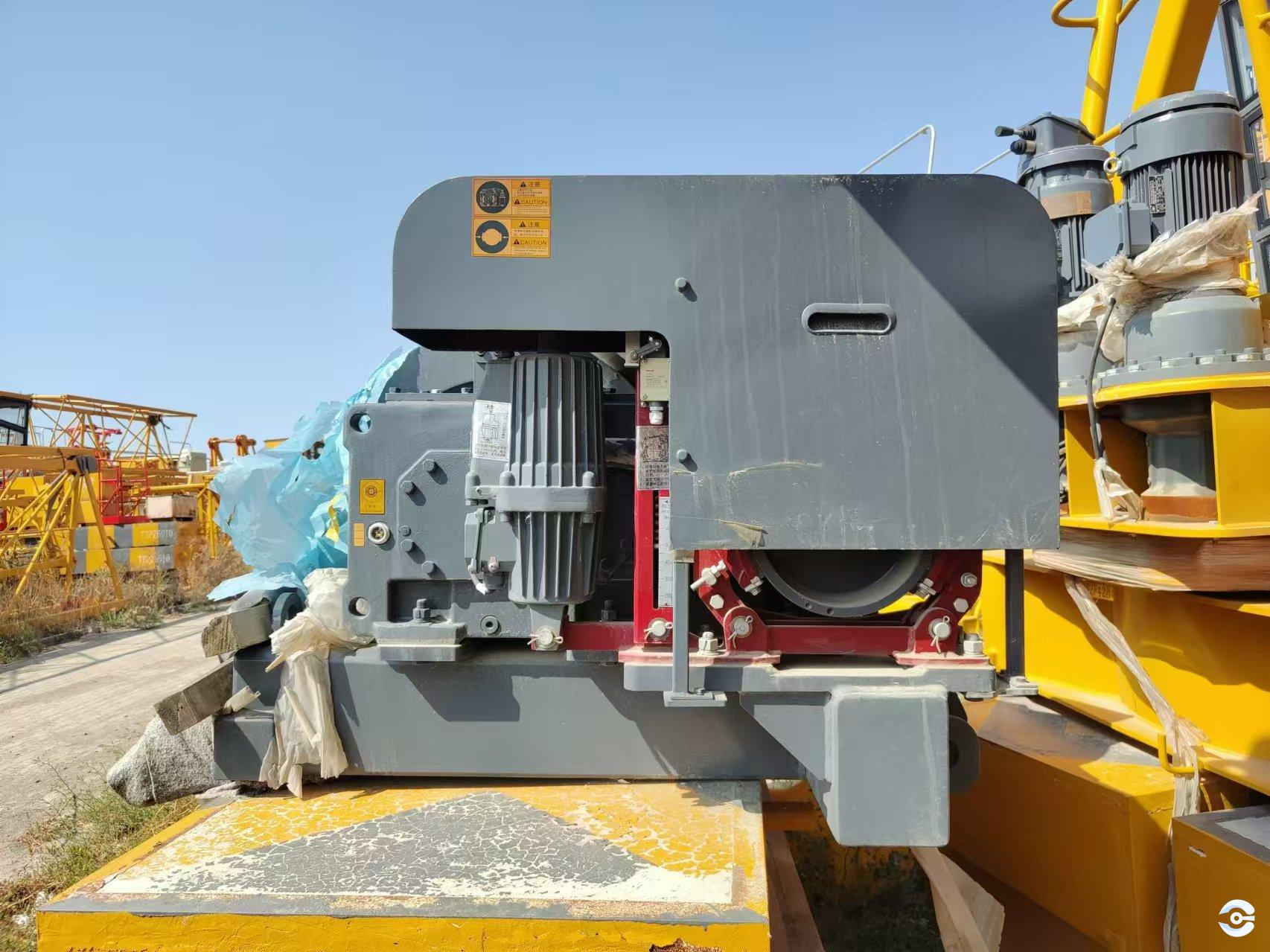 Pre-owned crane for lifting concrete panels Pre-owned crane for lifting concrete panels