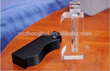 Wholesale beautiful brand custom crystal glass perfume bottle for gift