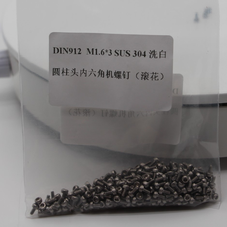 DIN912 M1.6*3 SUS 304 흰색 세척 원통형 헤드 육각 소켓 나사 M1.6 (Knurled)