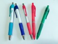 प्रोमोशनल रंगीन प्लास्टिक बॉलपॉइंट पेन
