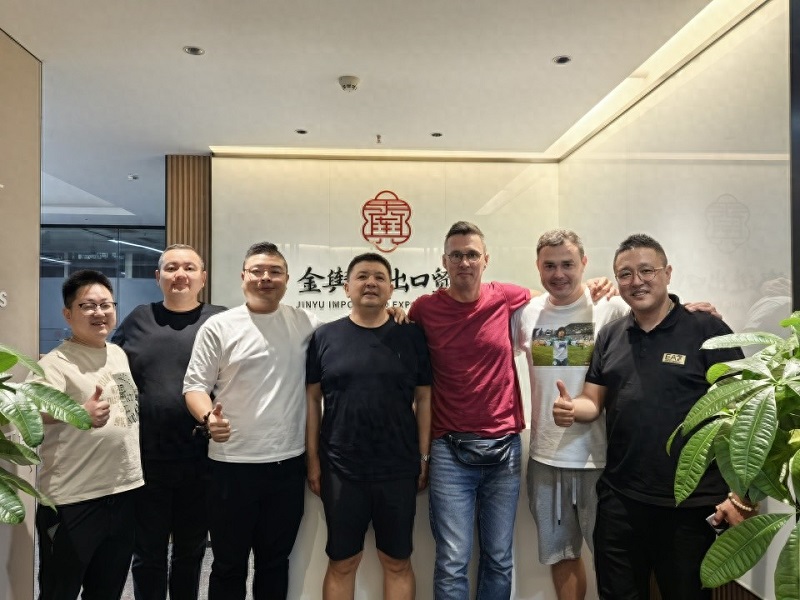 Jinyu International Trade welcomed a delegation of Russian auto dealers and reached in-depth strategic cooperation