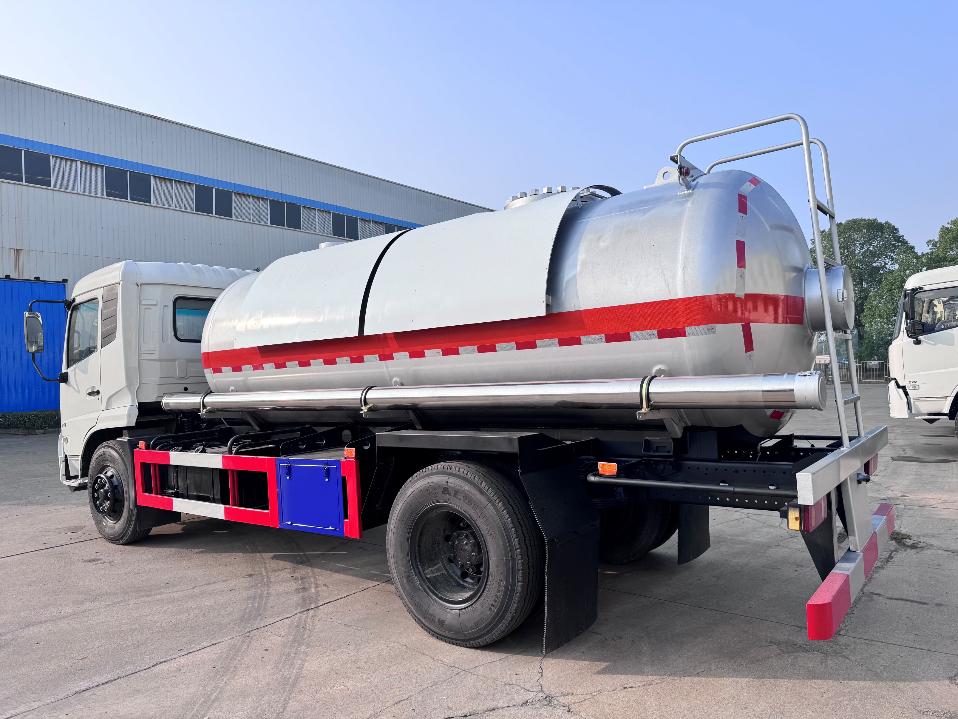 Reliable Oil Tank Trailer for Bulk Transport