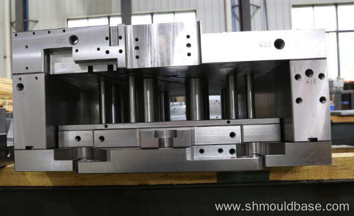 Plastic mould base processing and manufacturing