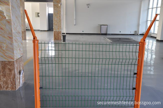 welded wire mesh fence
