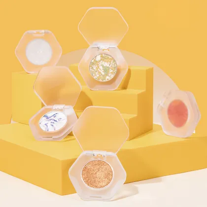 Hot Selling 4 in 1 Cute Cosmetics Palette: Eyeshadow, Bronzing Powder, Blush & Highlight