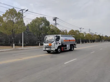 Tongwei Foton Aoling vs. Zhuanli Brand Aoling Refueling Trucks