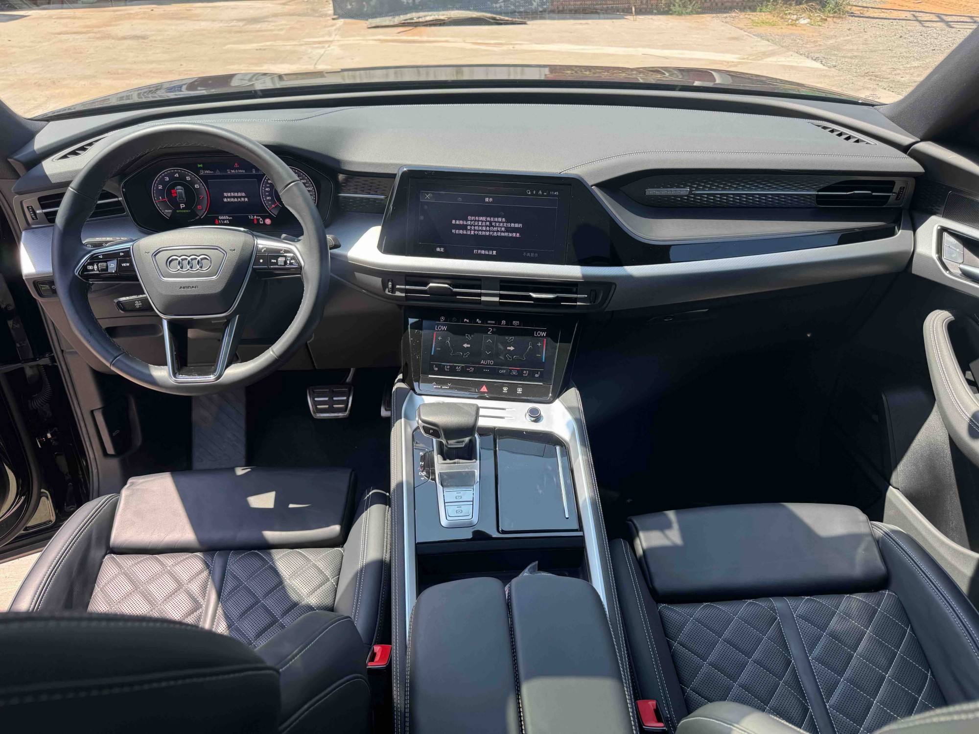 45TFSI quattro Qiyun trim, Flying Rider package, 6-seater