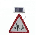 Panneaux de signalisation de sécurité routière Panneau de signalisation LED à énergie solaire