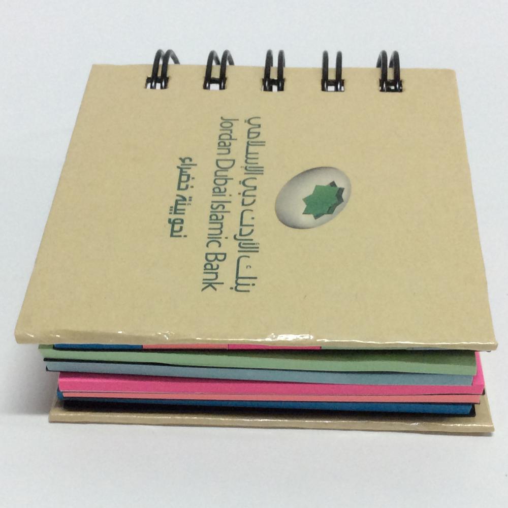 ورقة ملونة على شكل كتاب مذكرة لزجة