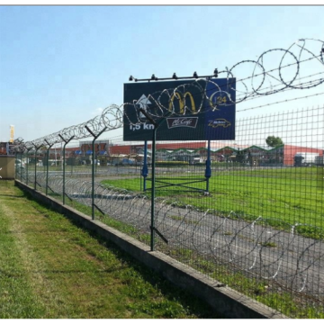 O aeroporto feito sob encomenda cai através da cerca