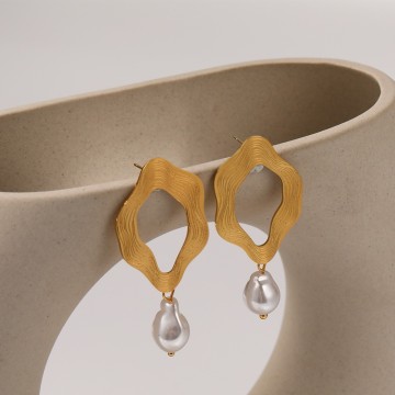 Mother Of Pearl Earrings 18K Gold-plated Earrings Hollow Shape Pearl Earrings Manufactory