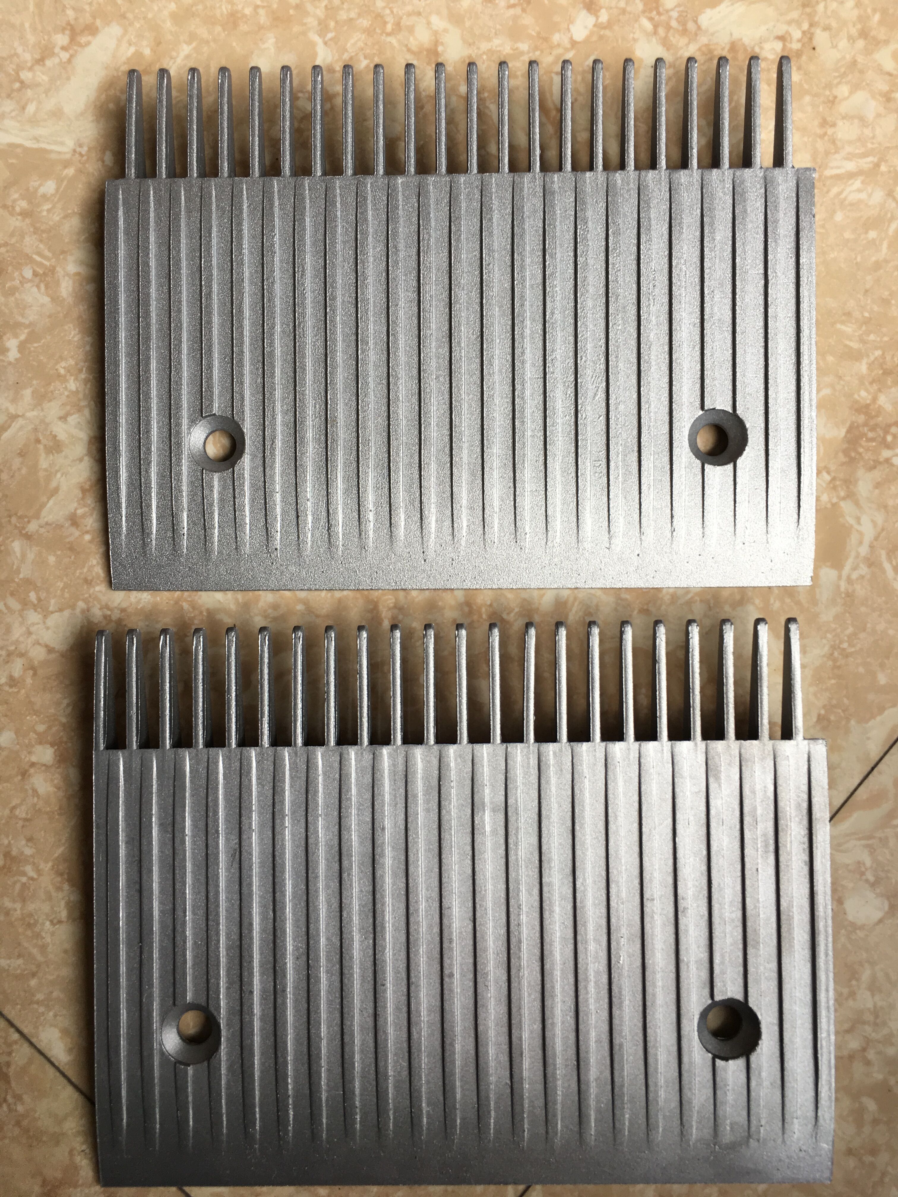 Peines de aleación de aluminio para aceras móviles Sch****** Aluminium Alloy Combs for Sch****** Moving Sidewalks