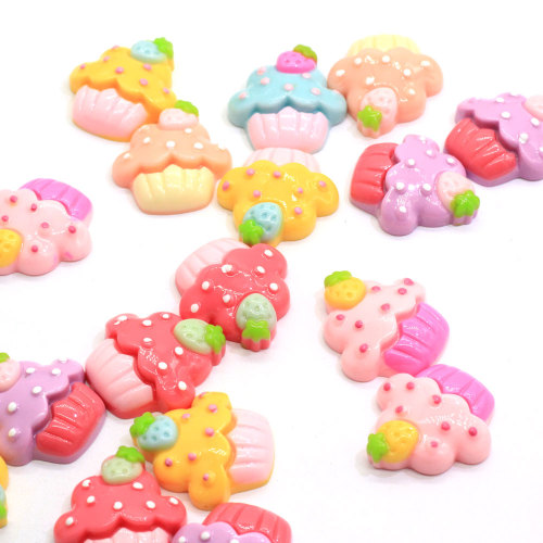 Καυτό δημοφιλές 20 * 22MM Ρητίνη επίπεδη Cupcake Cabochons Flatback Resin Φράουλα Κύπελλο κέικ Γλυκά επίπεδη πίσω Kawaii Cupcake Craft