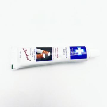 Whitening -Entfernen von Rauchfärben Zahnpasta