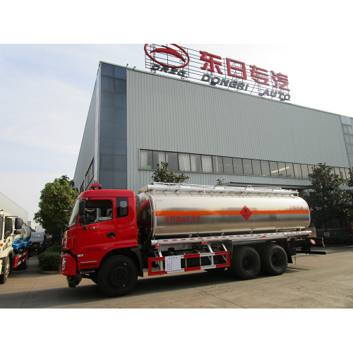 20000 -литровый грузовик с топливным баком с нефтяным баком.